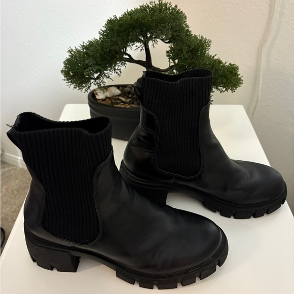 Steve Madden😎🥰 Black Ankle Booties - Picture 1 of 6